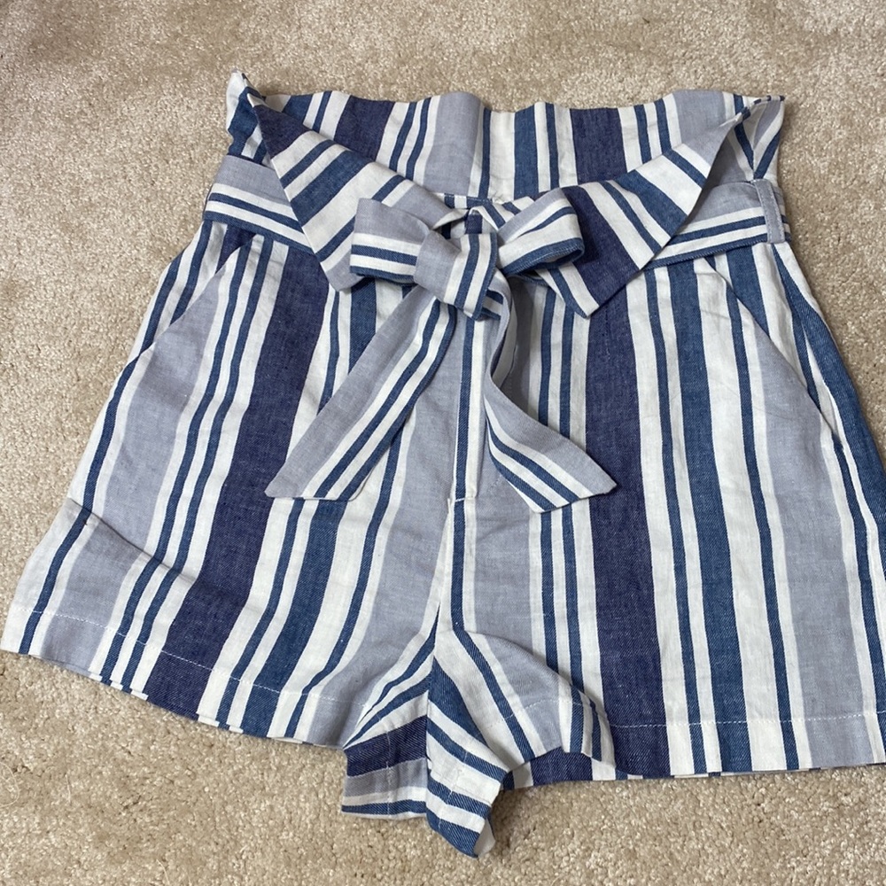 Cute Forever 21 linen blend ultra high waist paper bag shorts, M, NWT